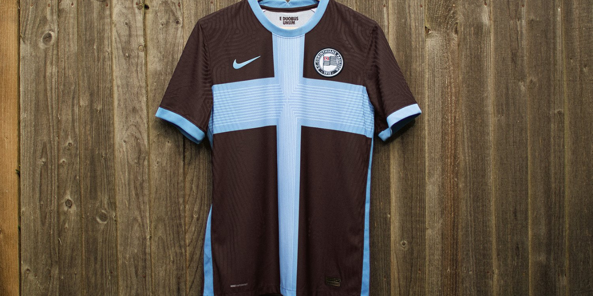 Novo uniforme do Corinthians tem cor predominantemente marrom e detalhes azuis