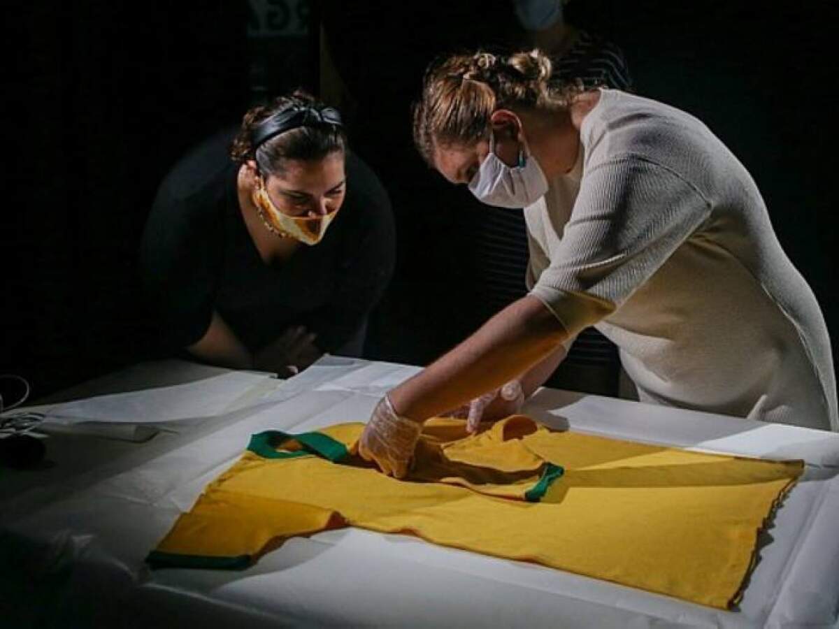 Camisa de Pelé passou por período de 'descanso' no Museu do Futebol (Divulgação / Museu do Futebol)