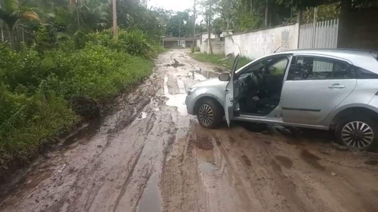 Moradores reclamam da condição da estrada após as chuvas