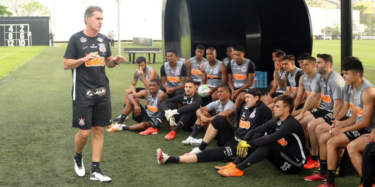Corinthians tenta se afastar da zona de rebaixamento contra o Grêmio