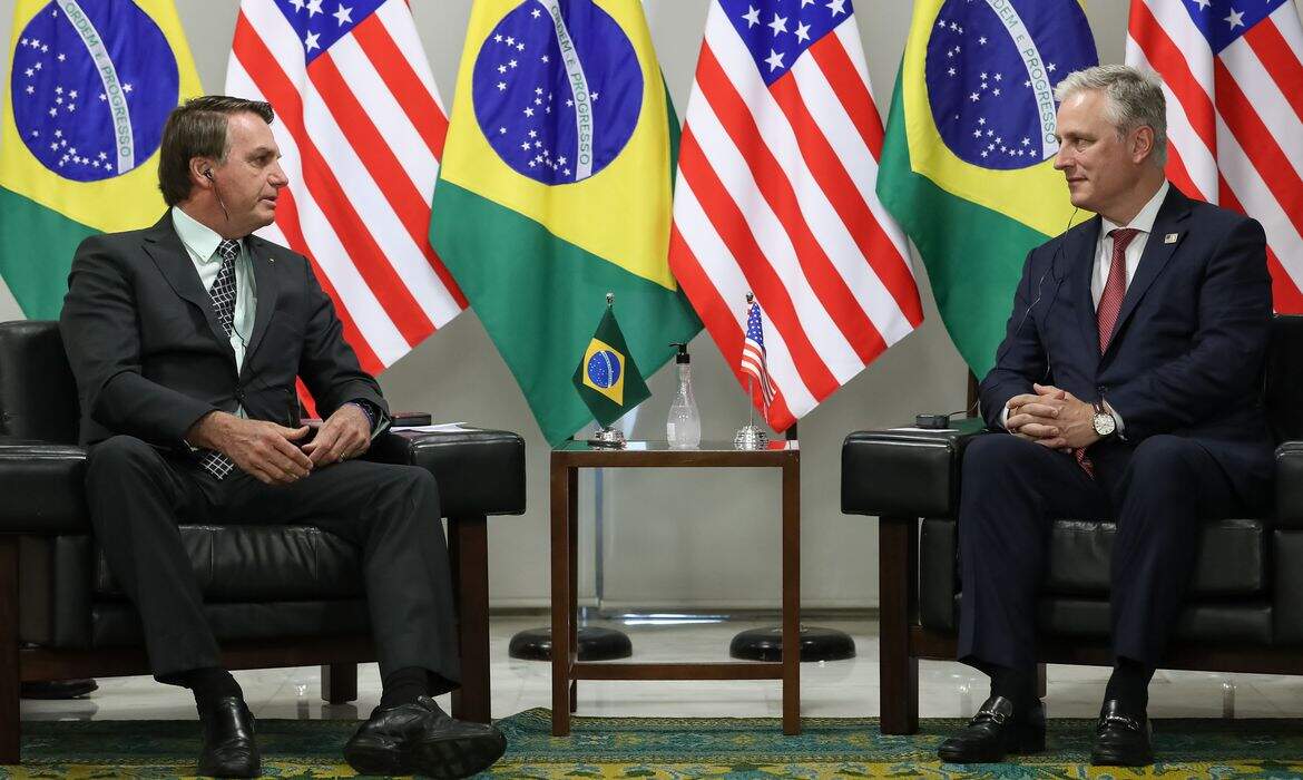 Presidente Jair Bolsonaro recebe o embaixador americano Robert O’Brion