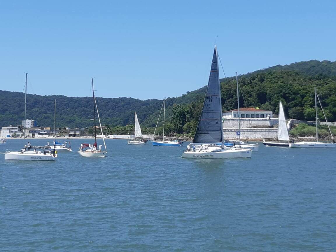 Com recorde de veleiros, 70ª edição da Regata Santos-Rio tem início 