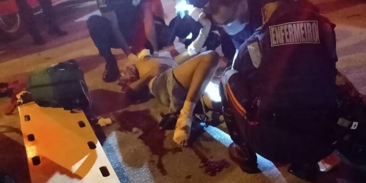 Vítima de acidente sofre fraturas no rosto e nas pernas em Guarujá
