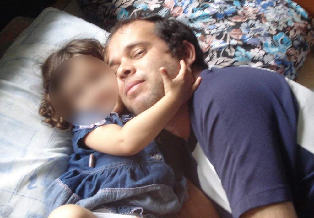 Carcereiro deixou dois filhos e a esposa após ser assassinado em uma padaria em Santos