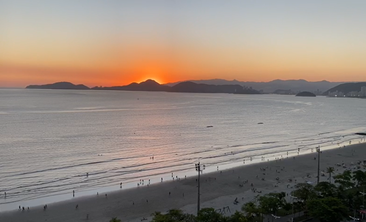 Pôr do sol encantou moradores de Santos com show de cores no céu 