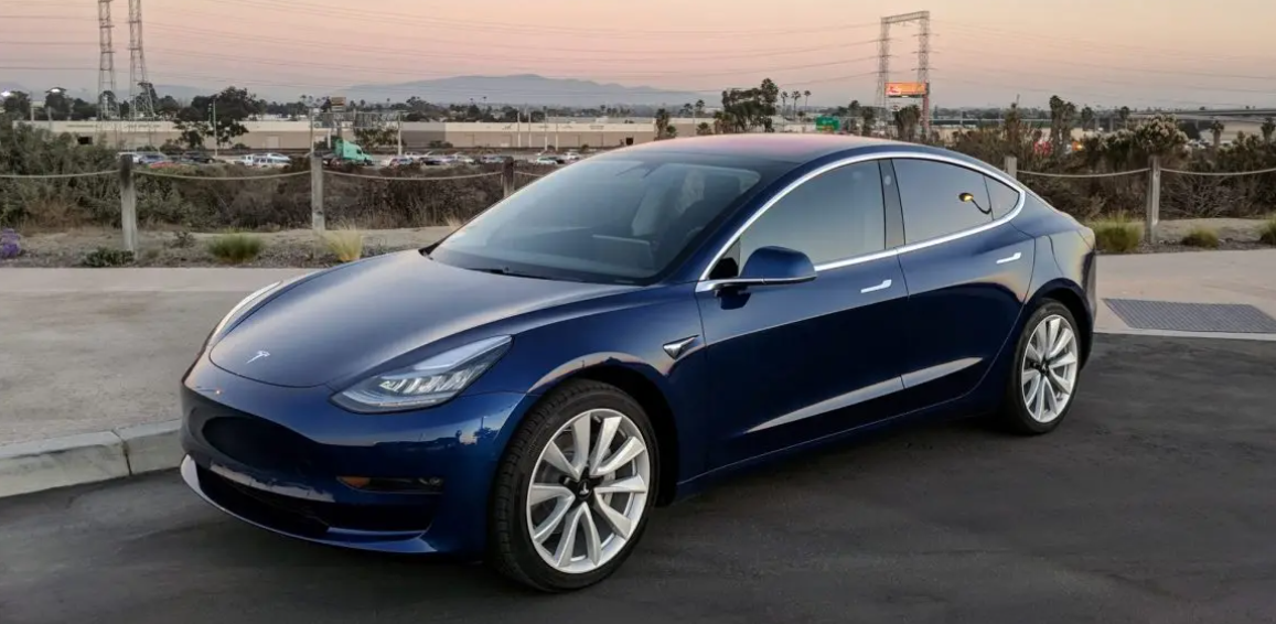 Tesla Model 3 possui o modo 'sentinela' - foto ilustrativa 