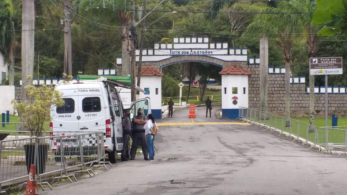 Bolsonaro passa o fim de semana no Forte dos Andradas, em Guarujá 