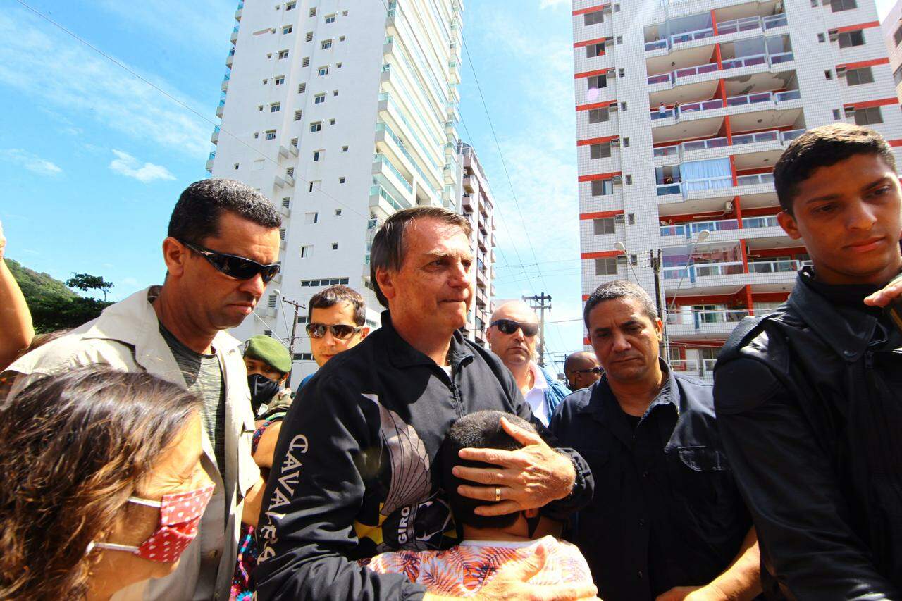 Jair Bolsonaro visita Praia Grande e retorna a Guarujá para descansar 