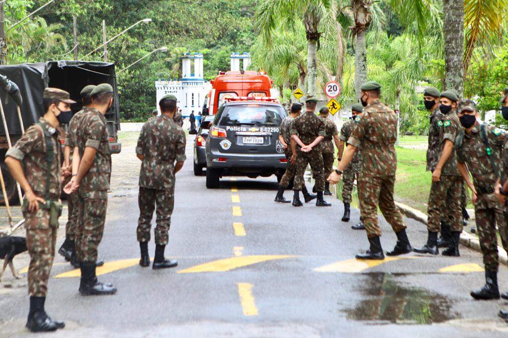 Bolsonaro e comitiva foram até a Fortaleza de Itaipu, depois retornaram ao Forte dos Andradas 