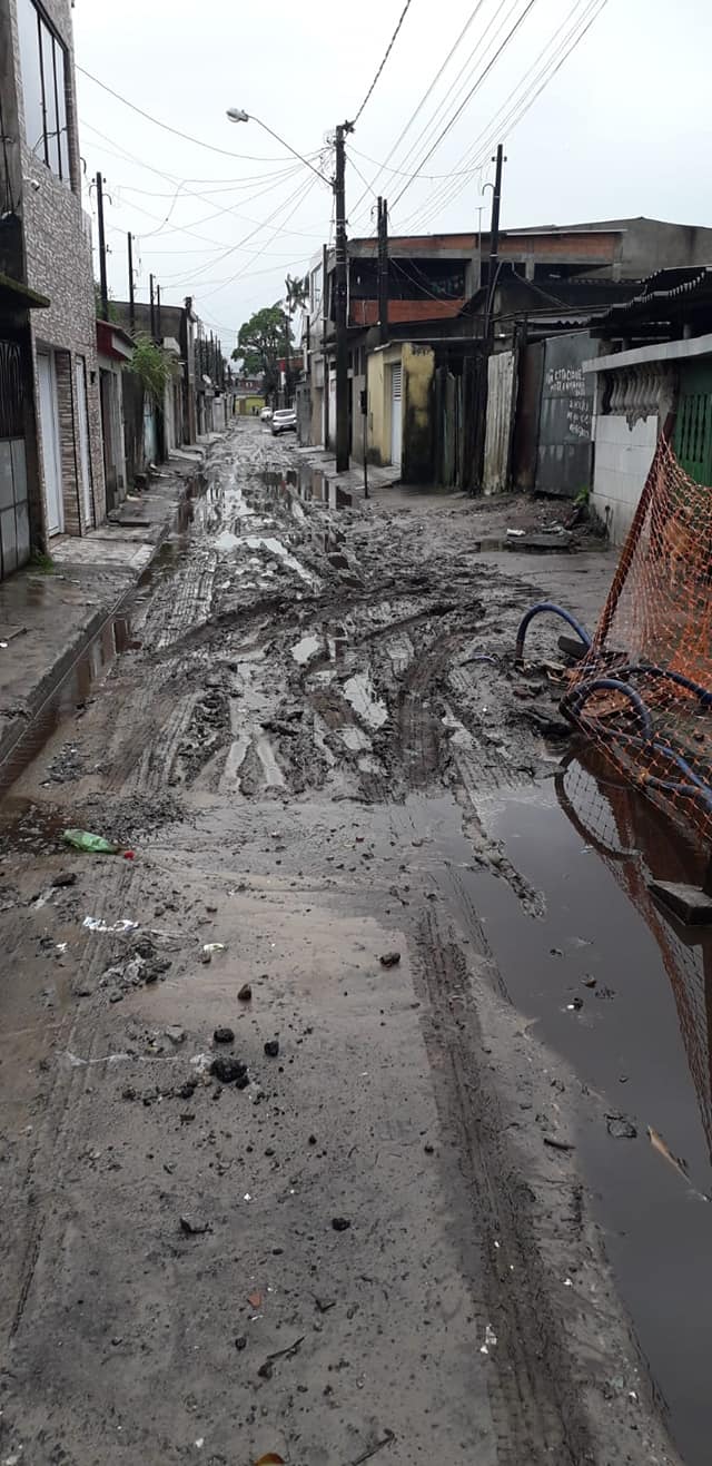 Quantidade de lama gera transtornos para moradores do Jardim Rio Negro 