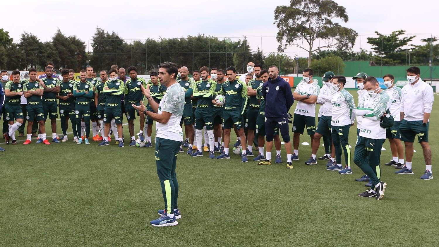 Treinador português já comandou primeiro treino com o elenco do Palmeiras