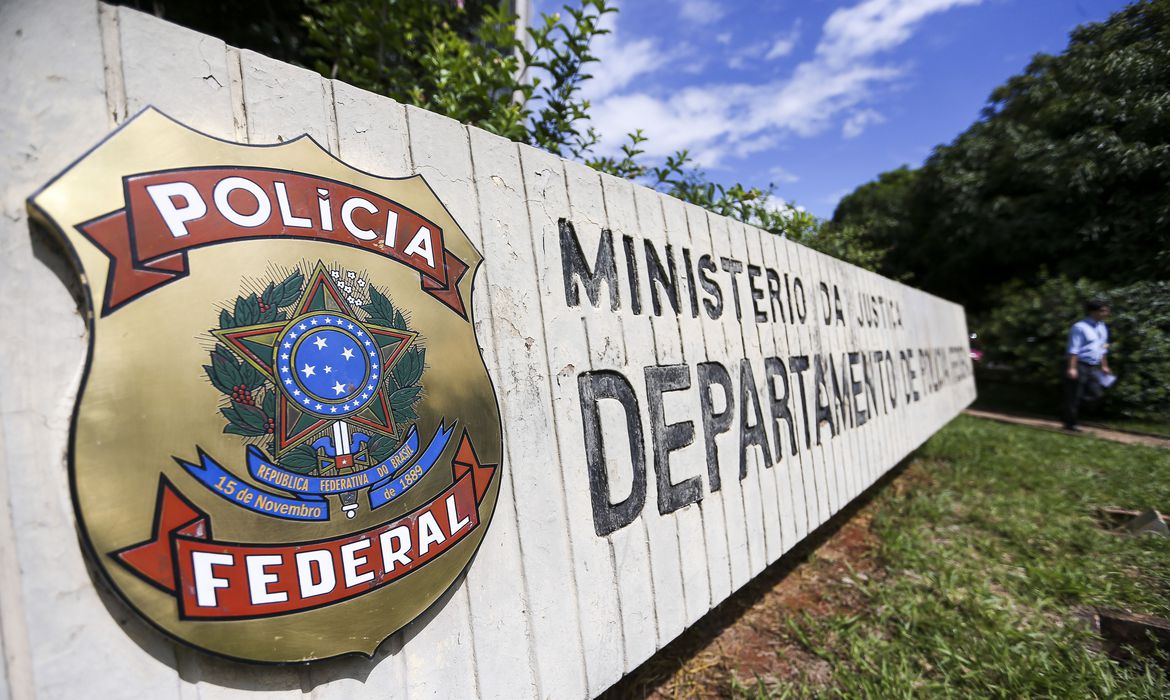 Os mandados foram expedidos pela 7ª Vara Federal Criminal do Rio de Janeiro