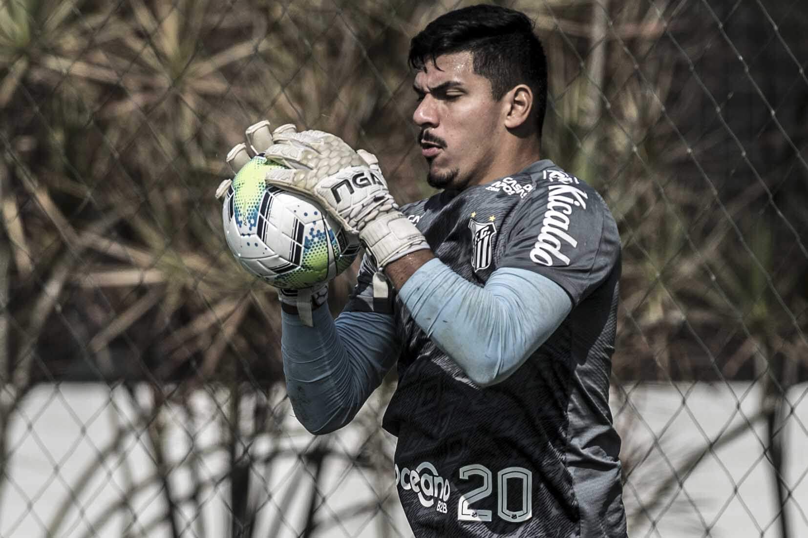 João Paulo é um dos atletas cujo teste apontou resultado positivo para a covid-19 no Santos