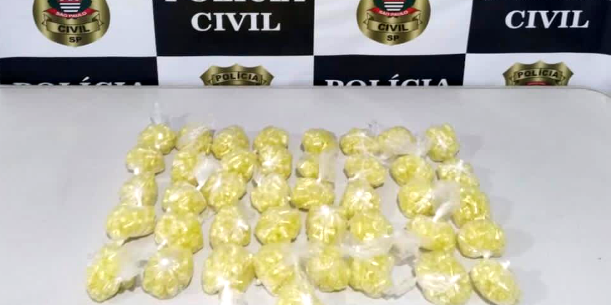 Policiais apreenderam 1.200 pedras de 'crack'. Investigação continua