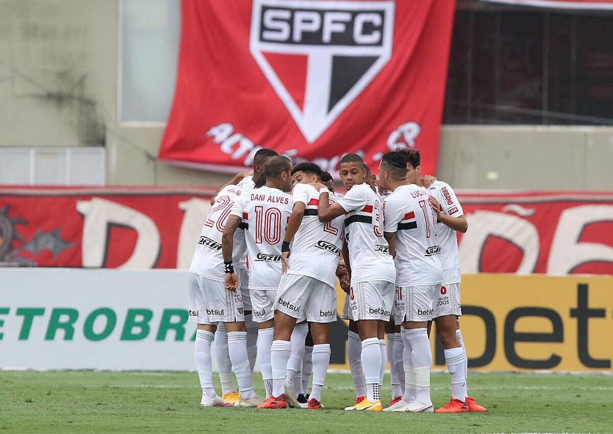 Pela primeira vez nesta temporada o São Paulo entrou em campo na posição de líder