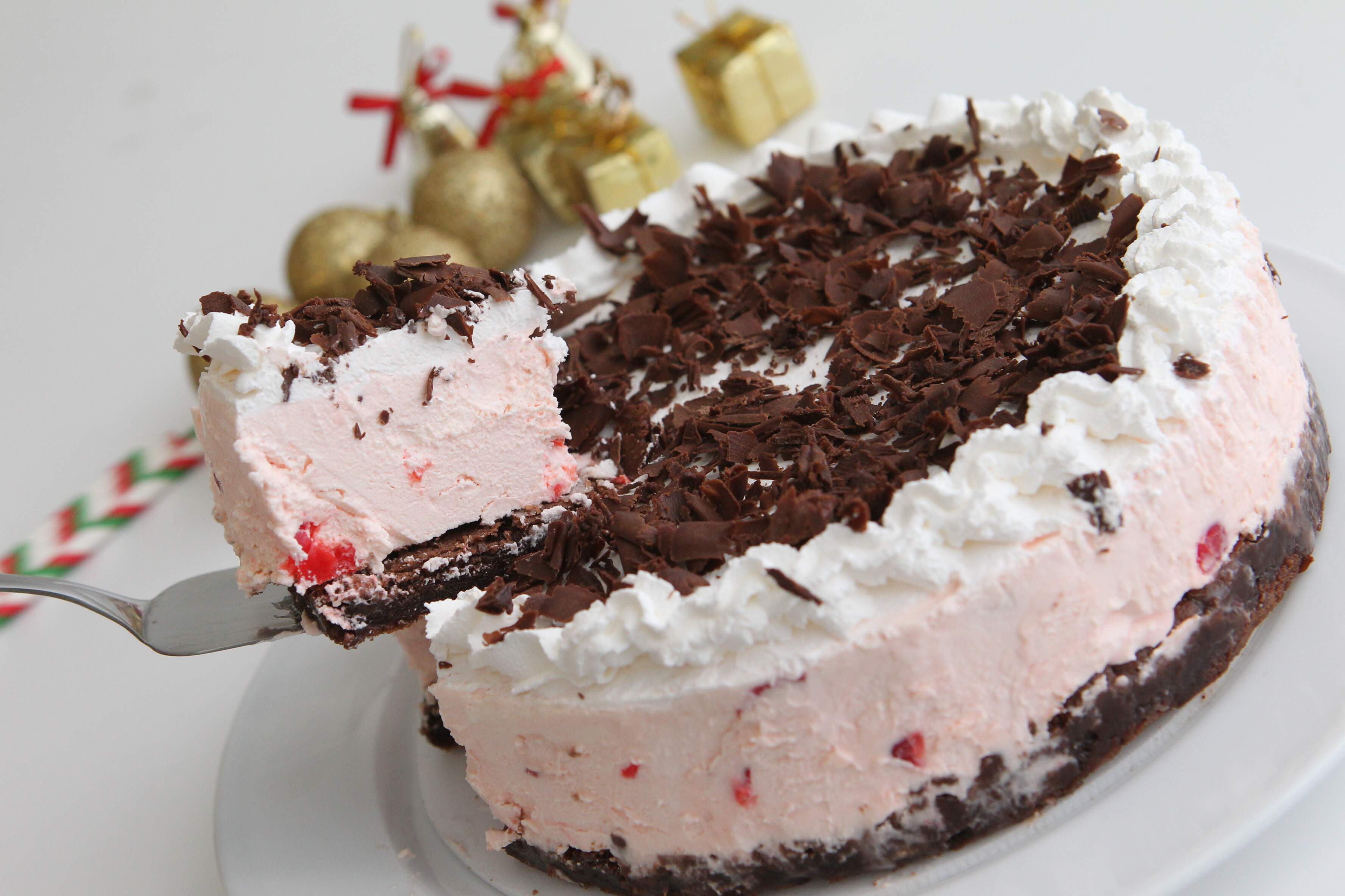 Essa torta fica linda e combina com as festas de fim de ano