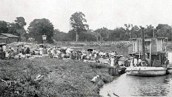 Imigrantes à beira do rio Ribeira, em 1917