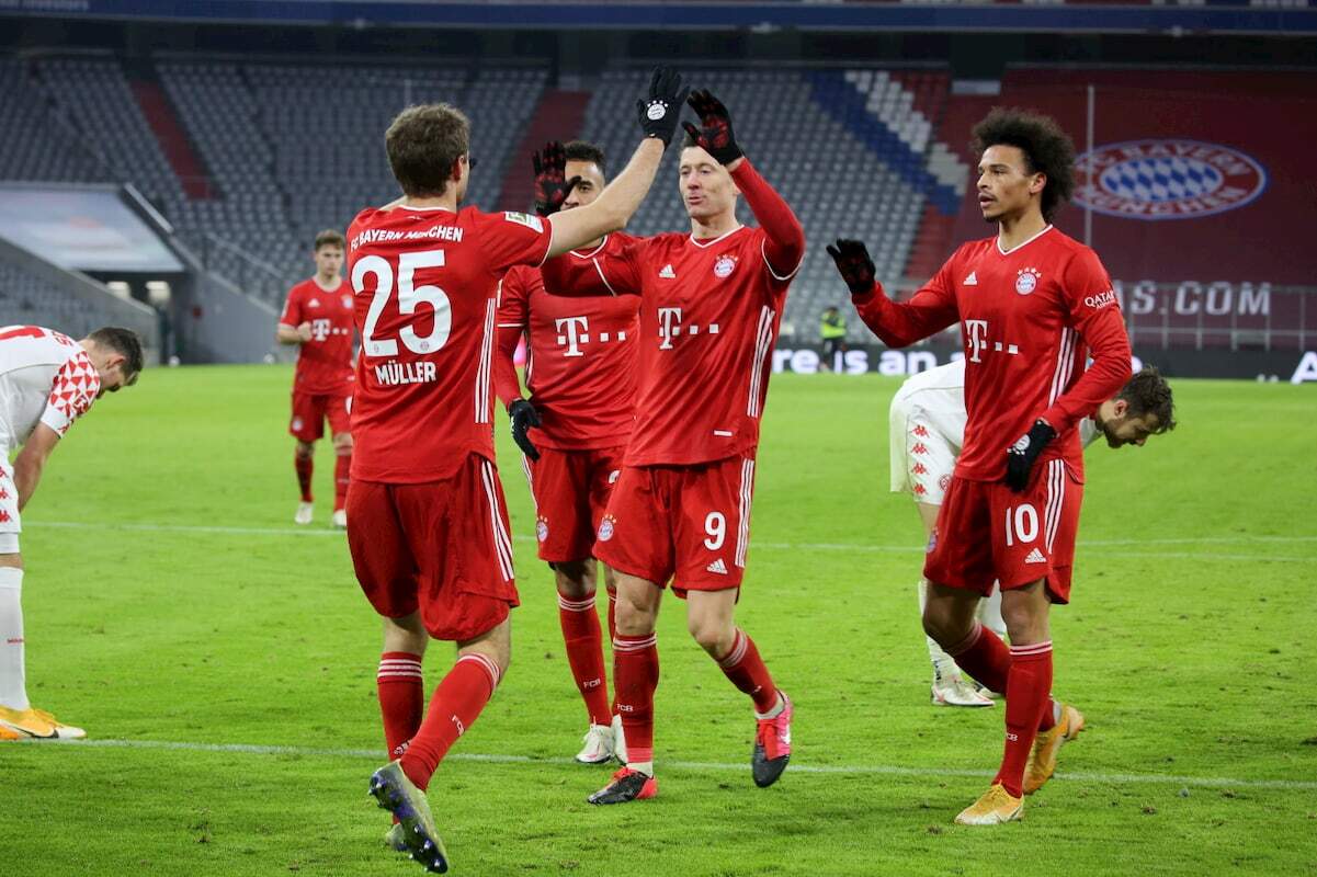 Lewandowski comemora gol contra o Mainz