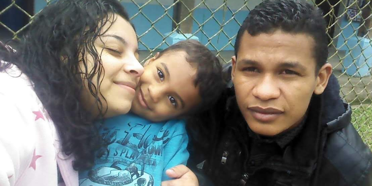 Diego Fernando ao lado da esposa, Thalita Menezes, e o filho Caleb Henrique 