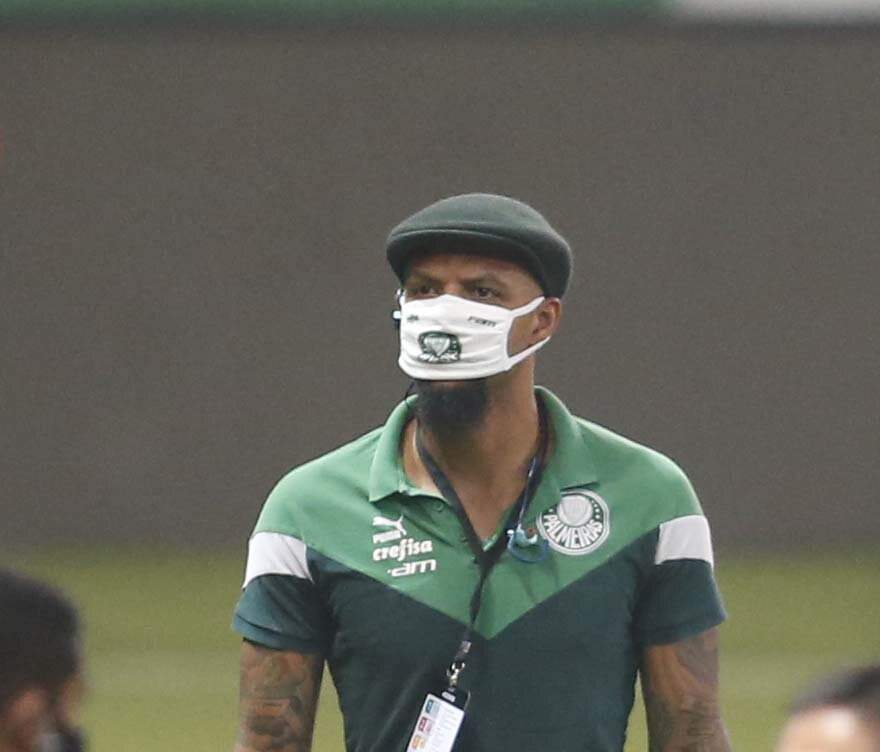 Após cirurgia, Felipe Melo retornou a treinar em campo pelo Palmeiras