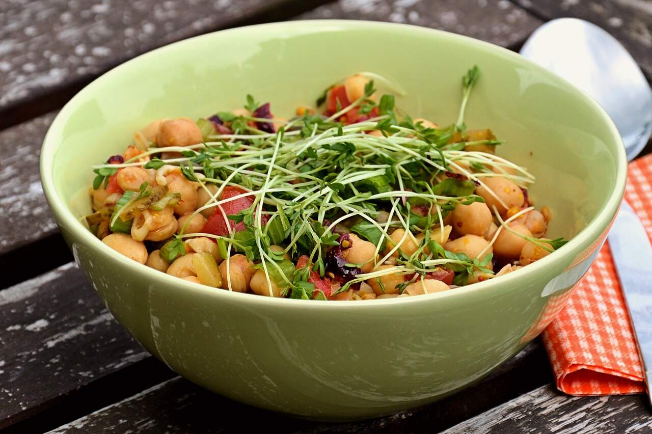 Salada de grão-de-bico é opção nutritiva e leve para o verão