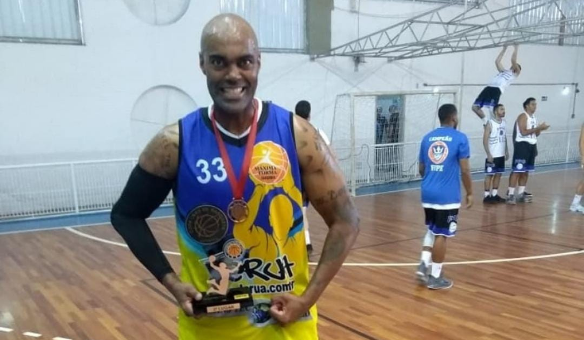 Jogador de basquete de Santos, André Neno morre aos 41 anos