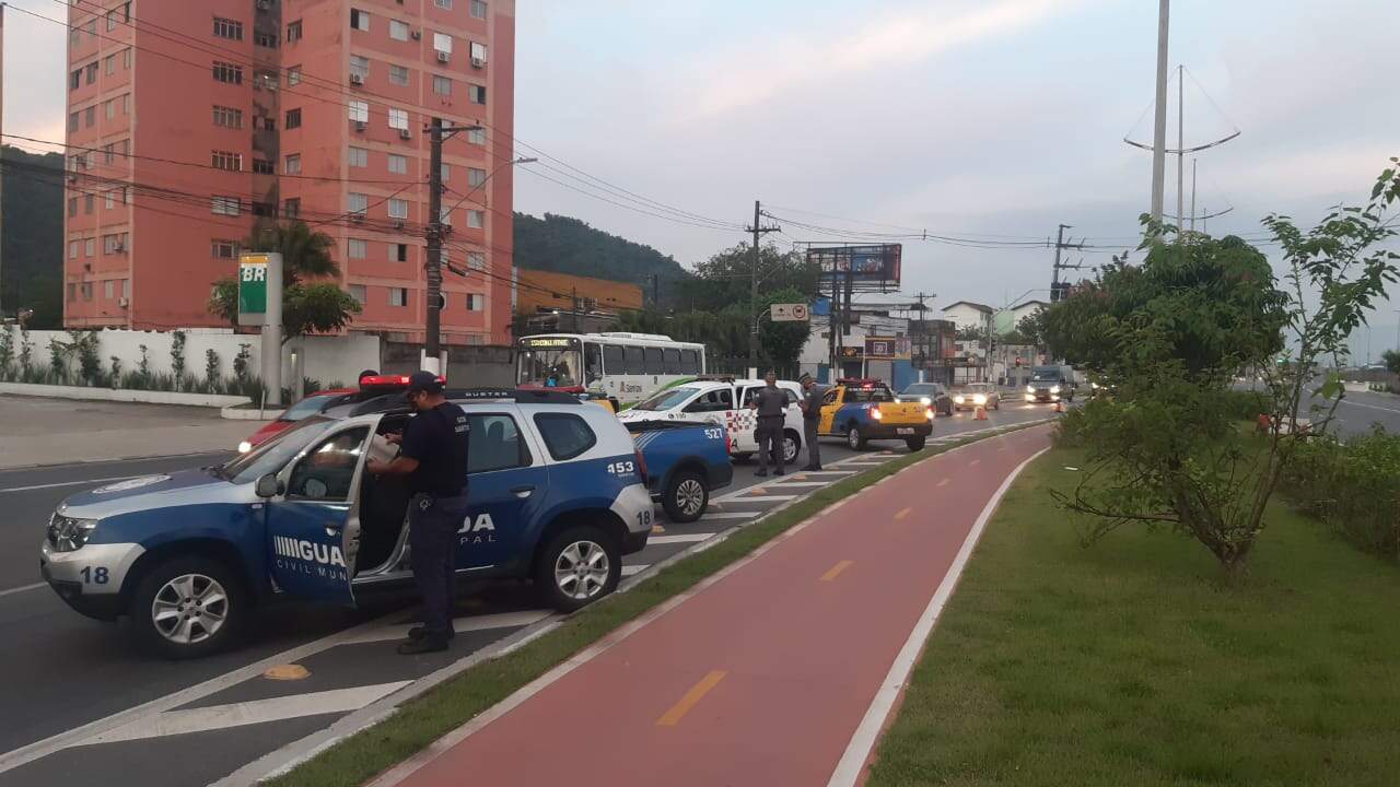 Santos realiza barreiras sanitárias nas entradas da cidade para conter a disseminação da Covid-19 