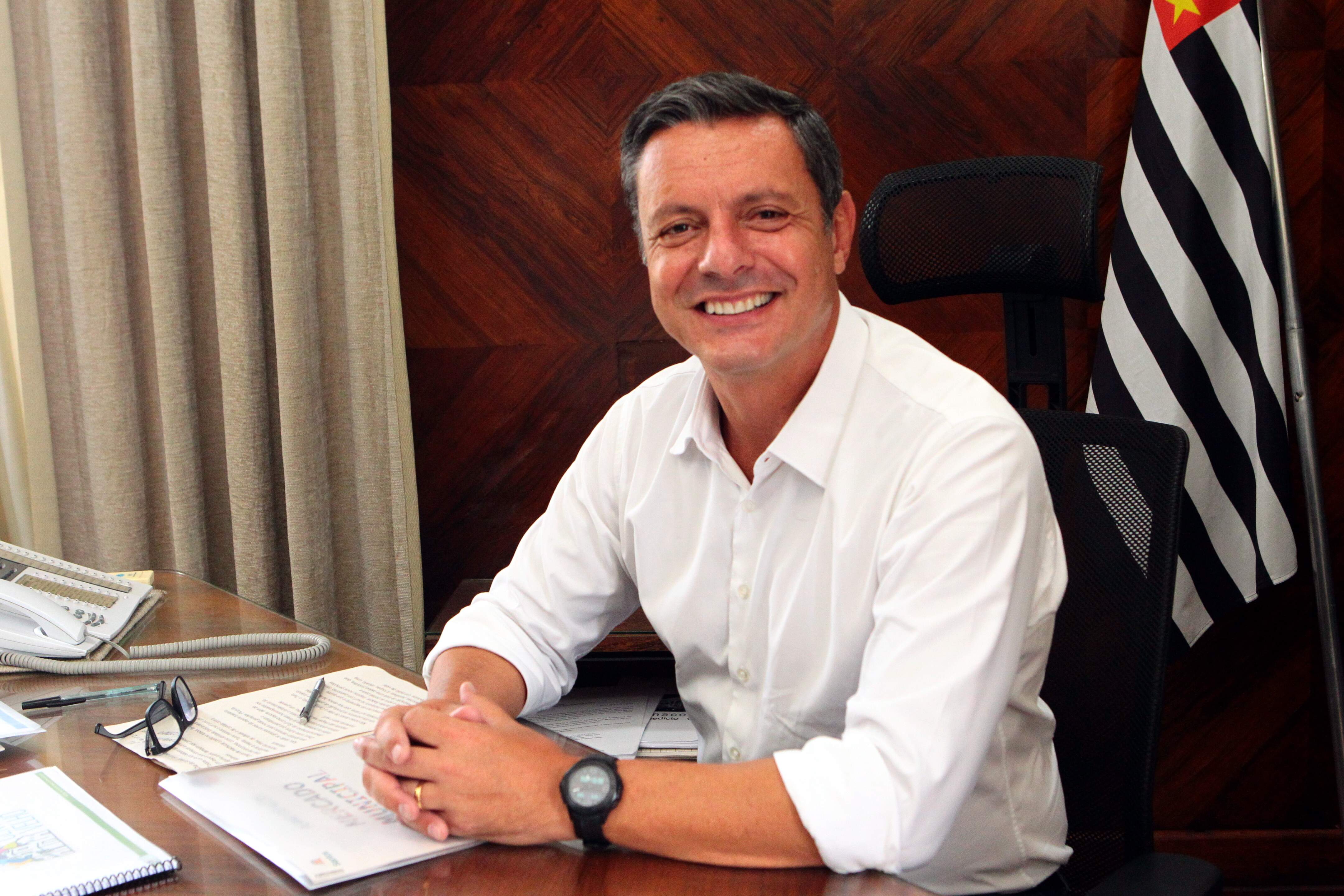 Rogério Santos (PSDB) afirma investir em infraestrutura do município