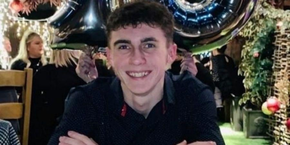O jovem Joseph Flavill, de 19 anos, acordou após 10 meses em coma
