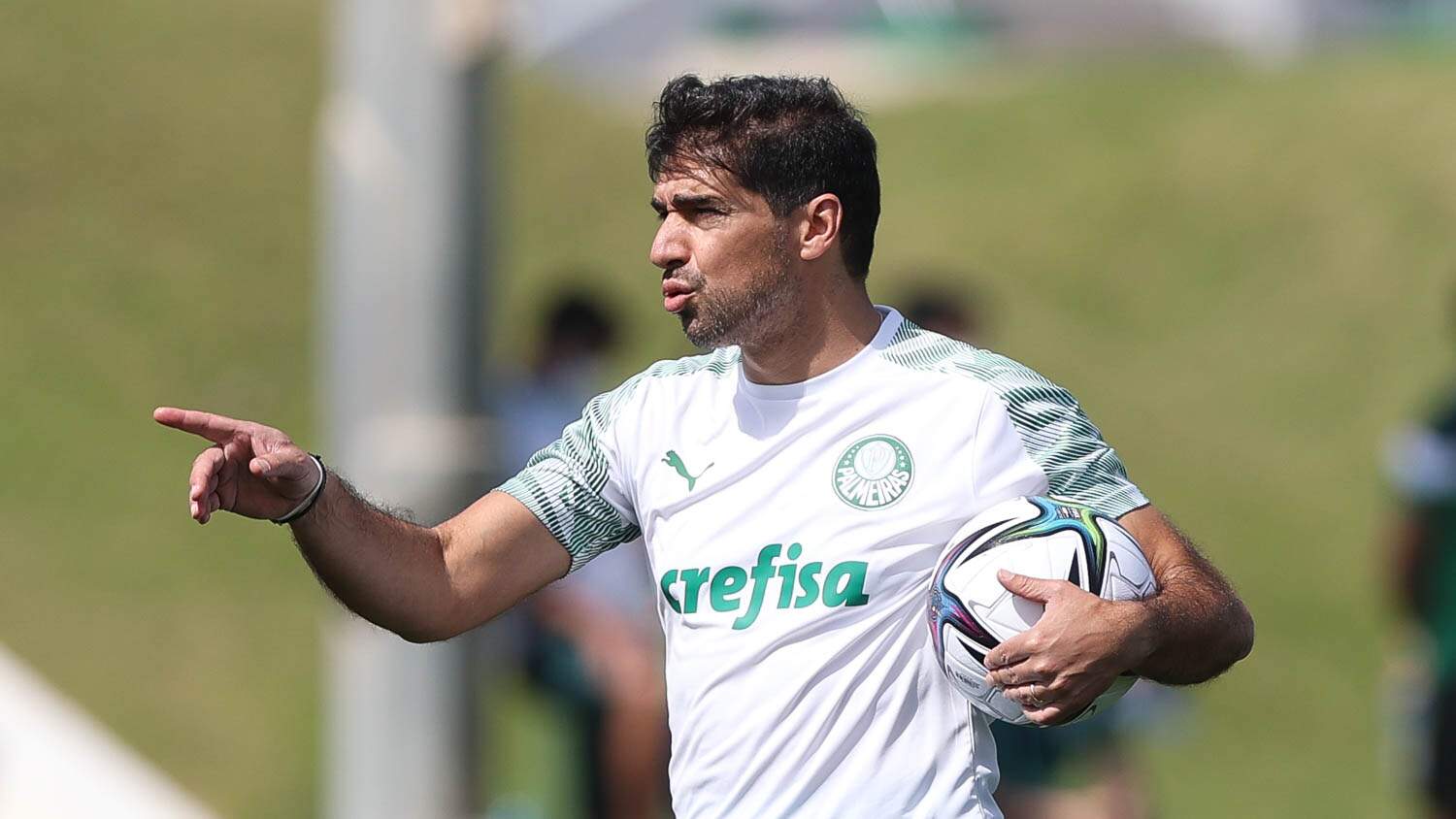 Abel Ferreira é um grande motivador, mas precisa melhorar fazer o Palmeiras jogar melhor