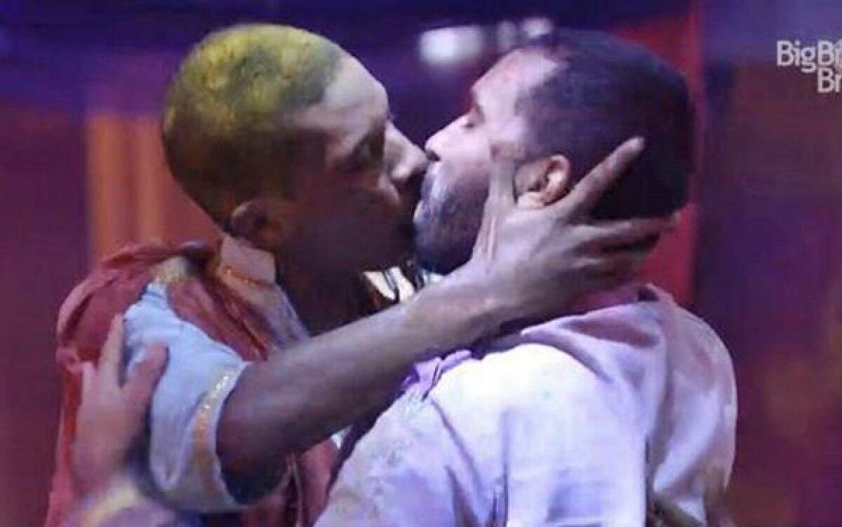 Legenda: Lucas Penteado e Gilberto protagonizaram primeiro beijo gay da história do 'BBB'. 