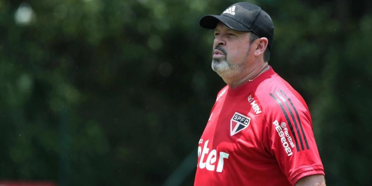 Ex-jogador do São Paulo, Marcos Vizolli assume o comando interino da equipe