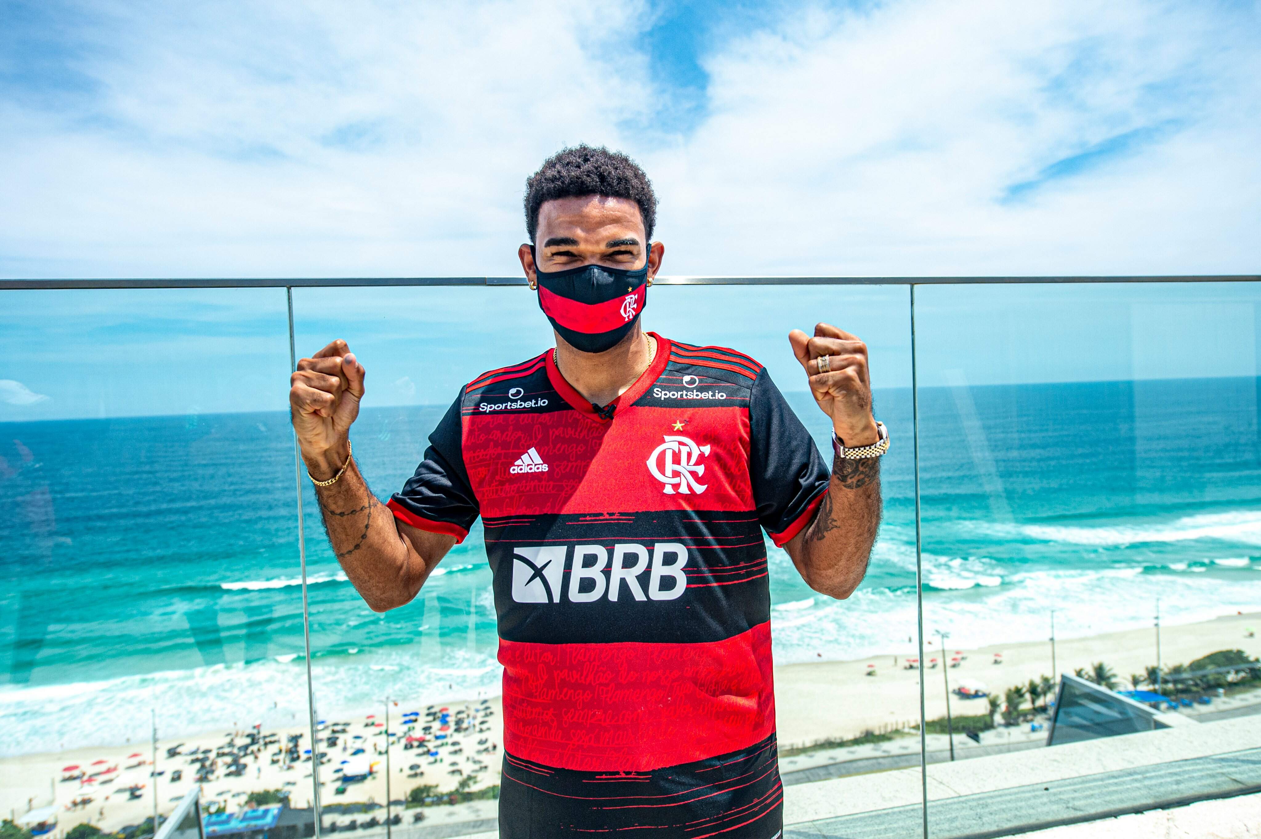 Flamengo oficializou contratação por meio das redes sociais