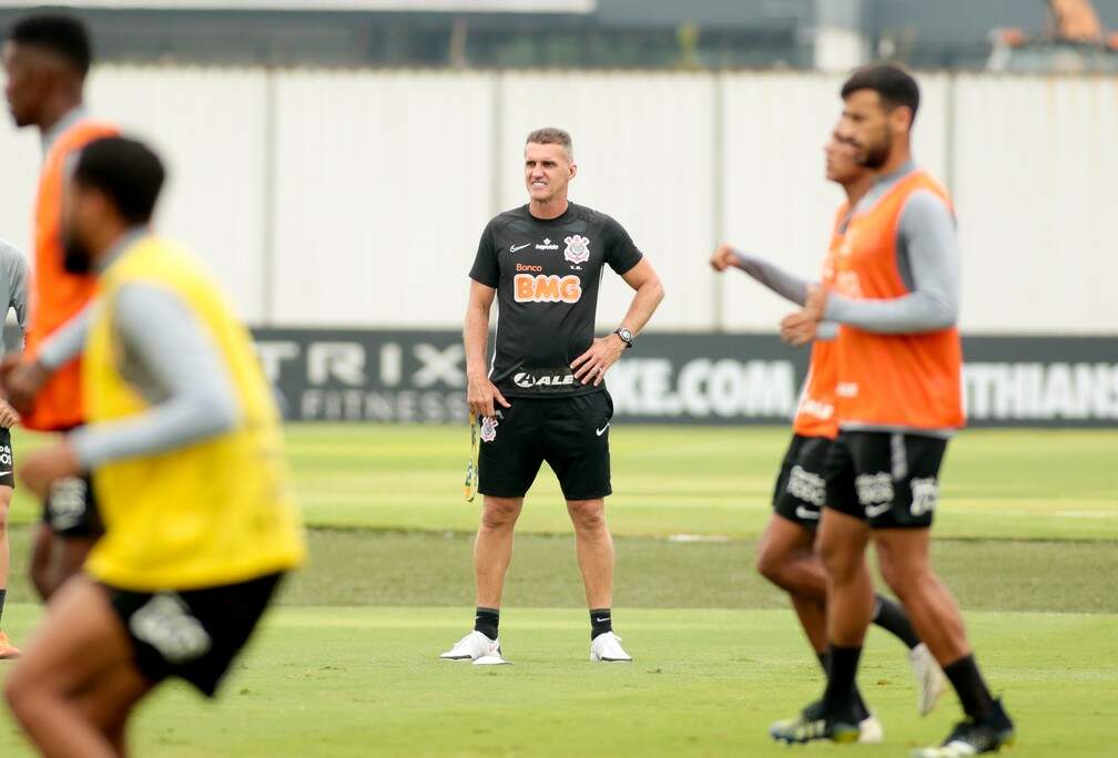 Mancini durante treino do Corinthians nesta sexta-feira