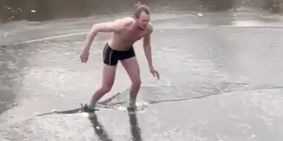 Camada de gelo cedeu enquanto homem patinava na Holanda 