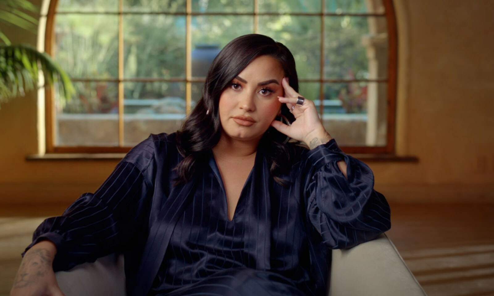 Demi Lovato revela pela primeira vez os segredos mais obscuros de sua vida