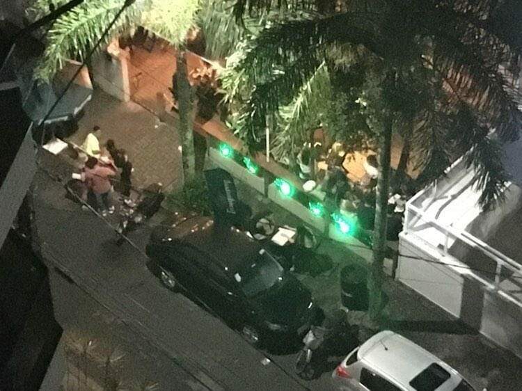 Comércios do 'Boulevard Gastronômico' são alvos constantes de reclamações de moradores do bairro Barra Funda, em Guarujá 