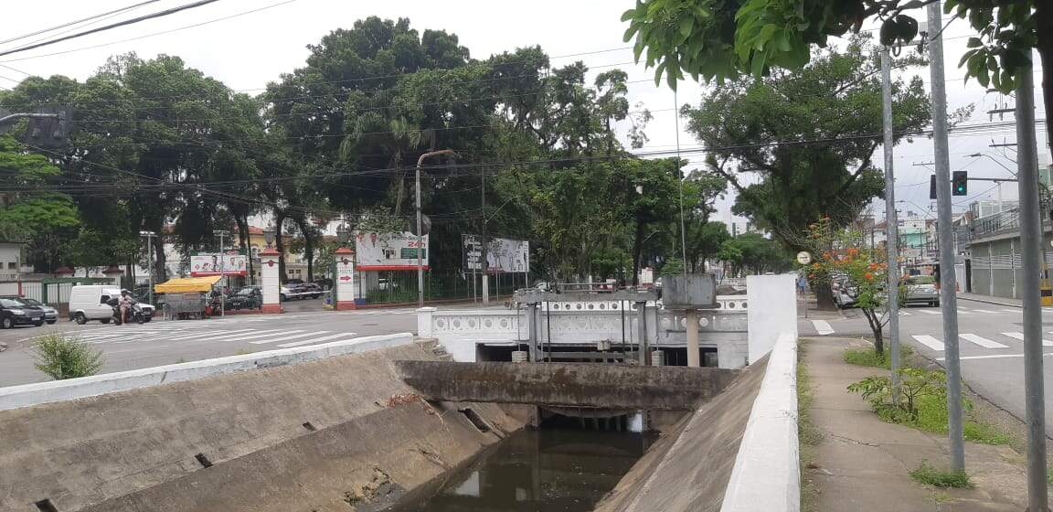 Homem foi detido no canal 2, próximo ao Hospital Beneficência Portuguesa, em Santos