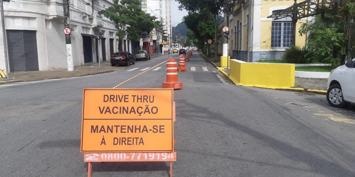 Ruas próximas ao Arena Santos, onde acontece o drive thru, não registraram acumulo de carros 