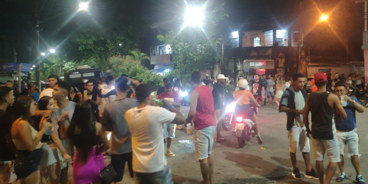 Com fechamento de rua, festa clandestina teve cerca de 400 pessoas em Guarujá