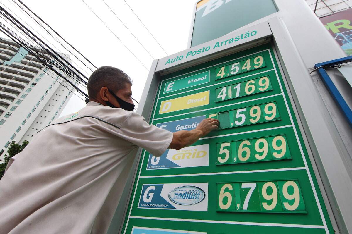 Em Santos, gasolina varia pelo menos 18%