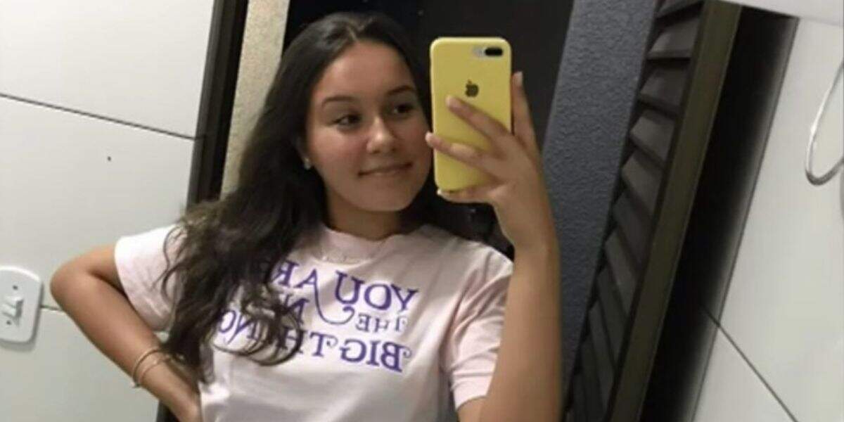 Maria Eduarda Hoffman, de 16 anos, foi atacada enquanto dormia