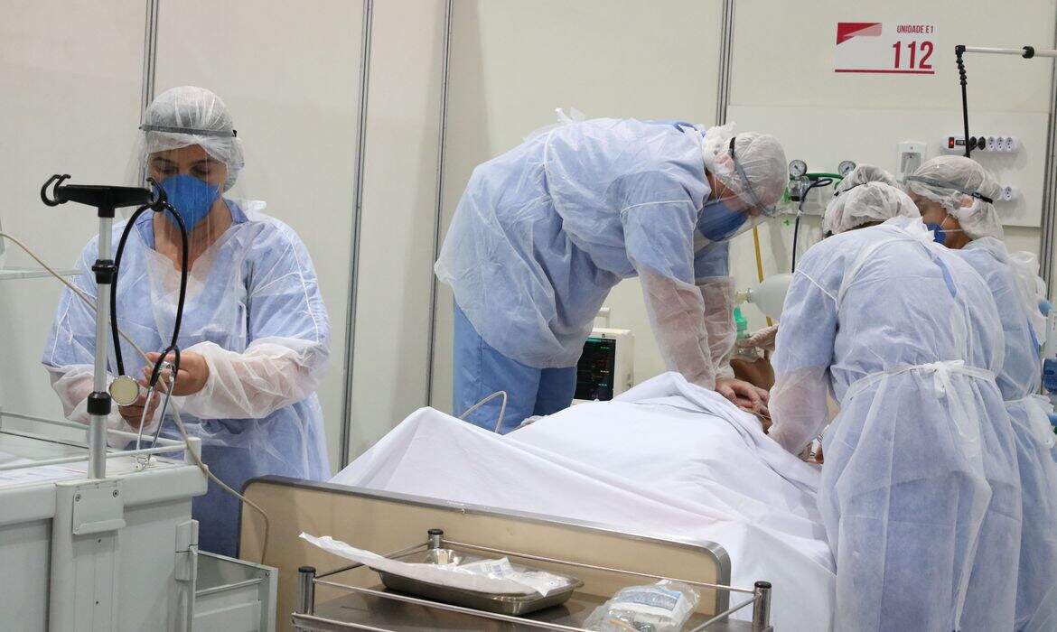 Com estoques de kit intubação no fim, entidade pede suspensão de cirurgias eletivas no país