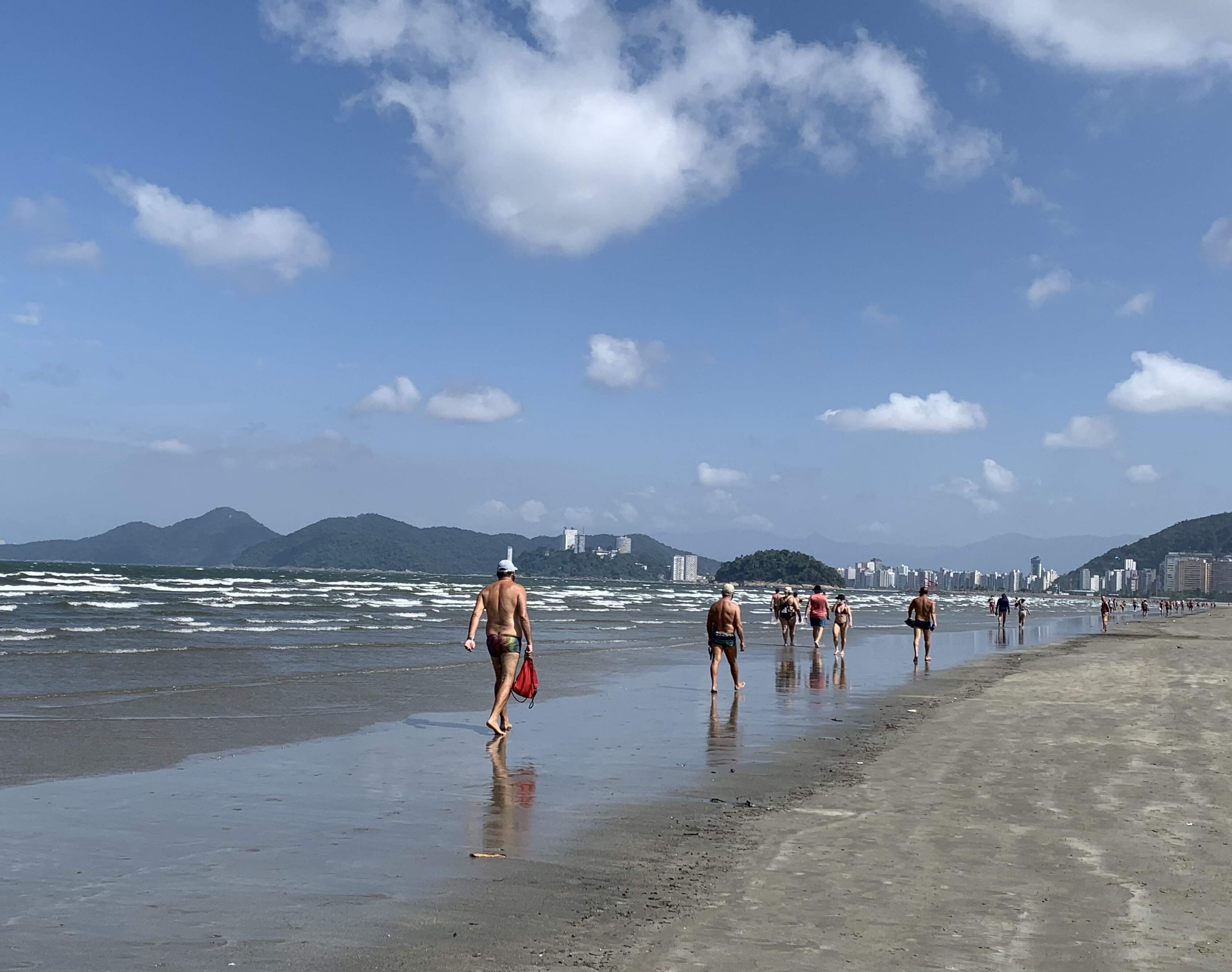 Praias de Santos voltaram a ser liberadas a partir desta segunda-feira 