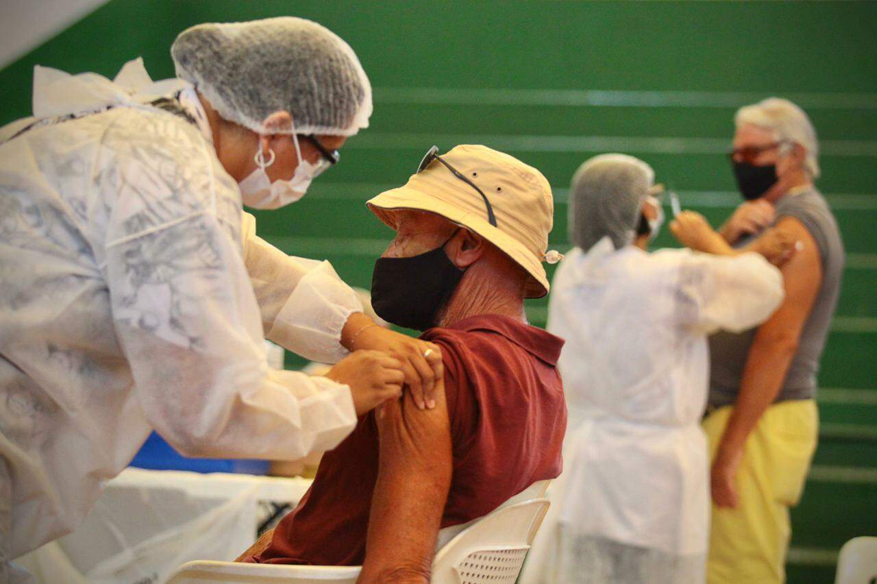 No último sábado (17), 532 pessoas se vacinaram contra o coronavírus